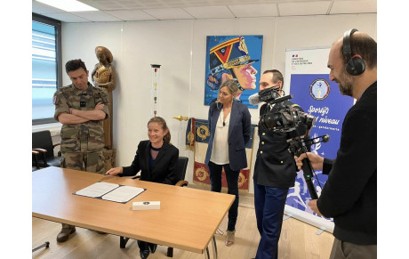 Gaëlle EDON signe à l'Armée des Champions