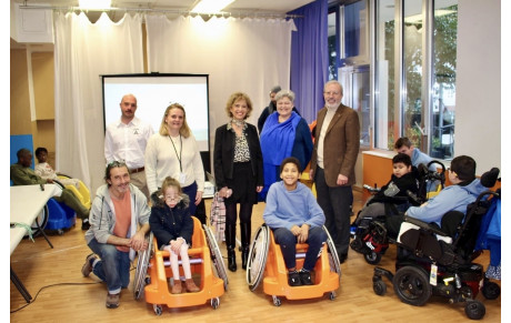 Don de fauteuil type wallaby par le ROTARY, pour les jeunes du centre Saint-Jean-de-Dieu via le CSINI